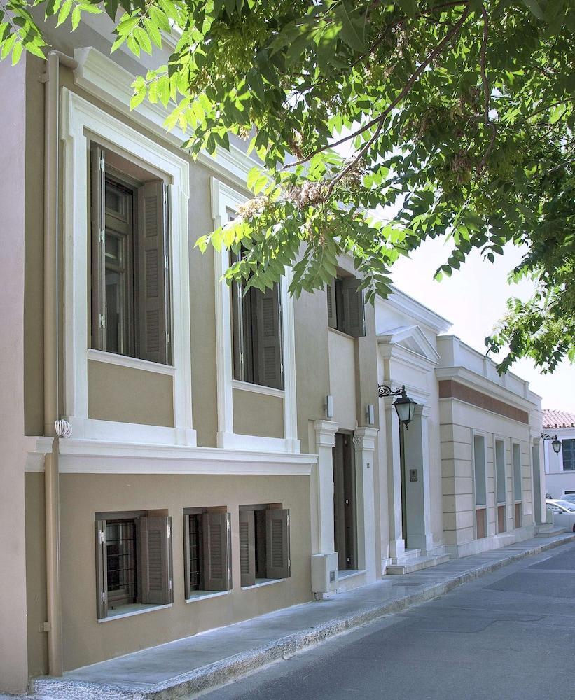Tripodon Plaka In The Shade Of Acropolis By Ghh Villa *