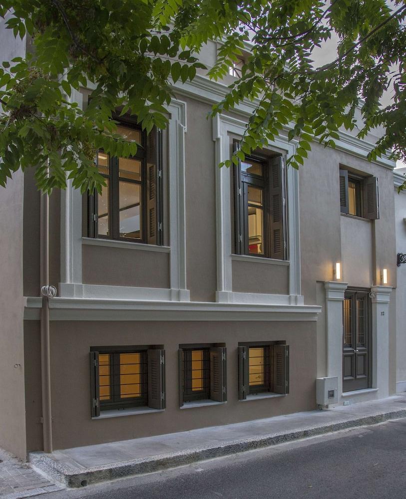 Villa Tripodon Plaka In The Shade Of Acropolis By Ghh Athens